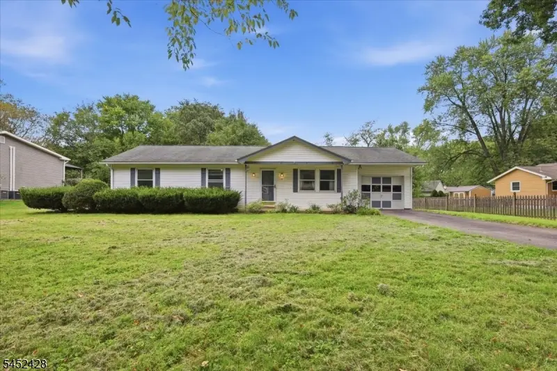 2 Warren Pl, Belvidere, NJ 07823 - #1