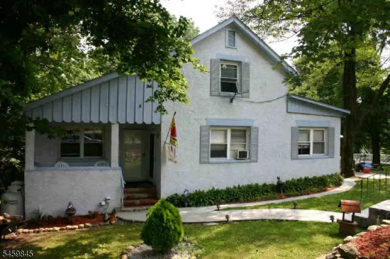 9 Cedarbrook Rd, Upper Greenwood Lake, NJ 07480 - #2