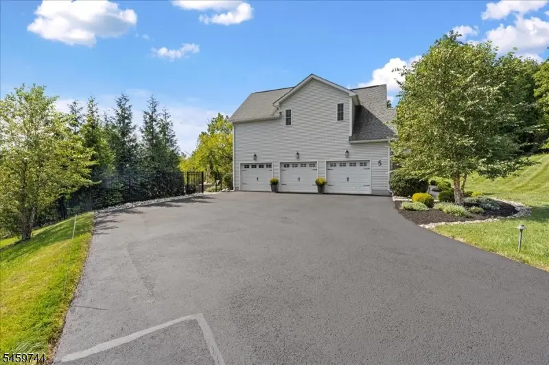 5 Thames Ln, Raritan, NJ 08822 - #2