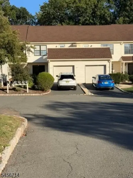 317 Jamestown Ct, Raritan Twp., NJ 08822