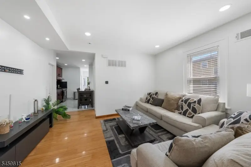 509 Roosevelt St, Roselle Park, NJ 07204 - #3