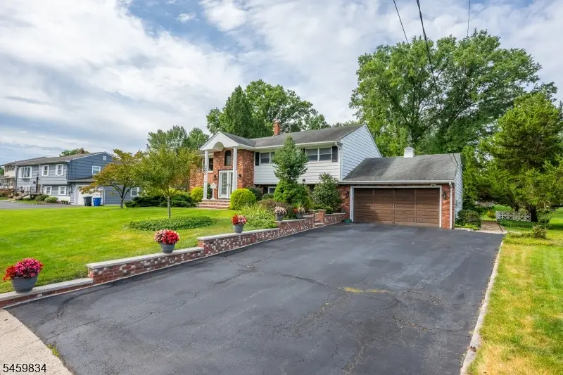 14 Jaclyn Dr, East Hanover, NJ 07936 - #3