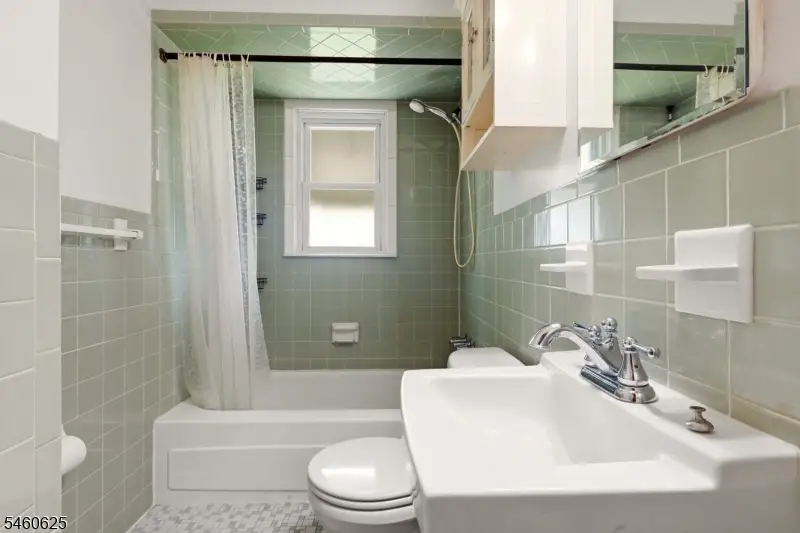 33 Willow Ave, Iselin, NJ 08830 - #3