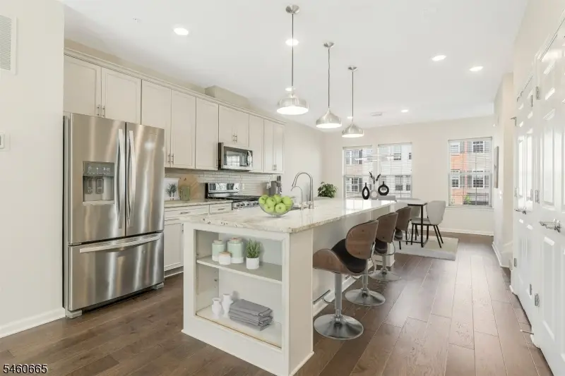 17 Gala Ct, Livingston, NJ 07039 - #3