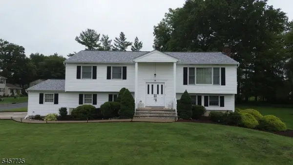 2 Tanglewood Dr, East Hanover Twp., NJ 07936