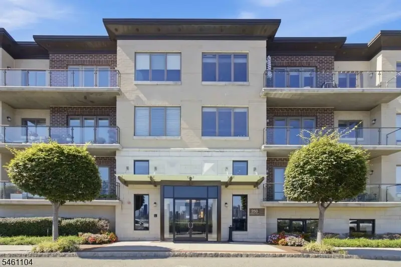 250 Henley Pl #207, Weehawken, NJ 07086 - #2