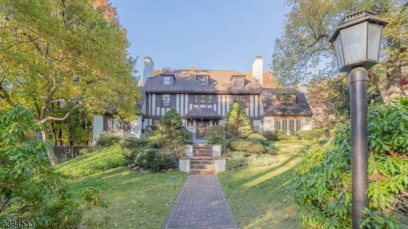16 West Rd, Short Hills, NJ 07078 - #2