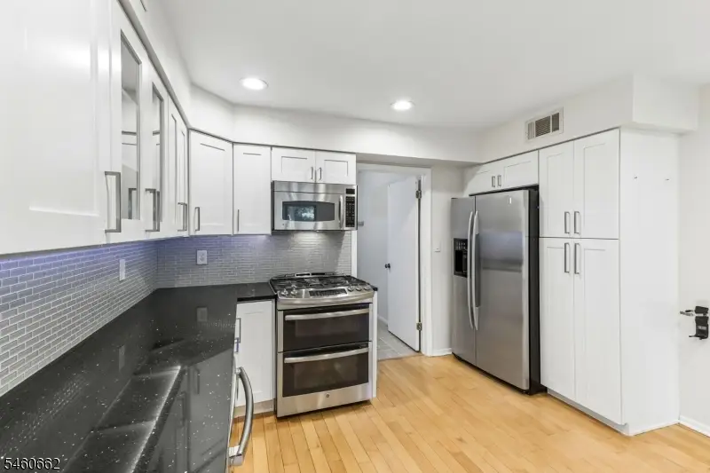 28 Raven Dr, Morris, NJ 07960 - #3