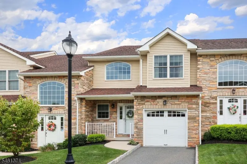 6 Harvey Ct, Clark, NJ 07066 - #1
