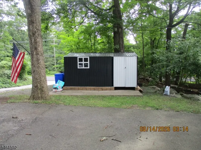 4 Mohawk Trl, Hopatcong, NJ 07821 - #3