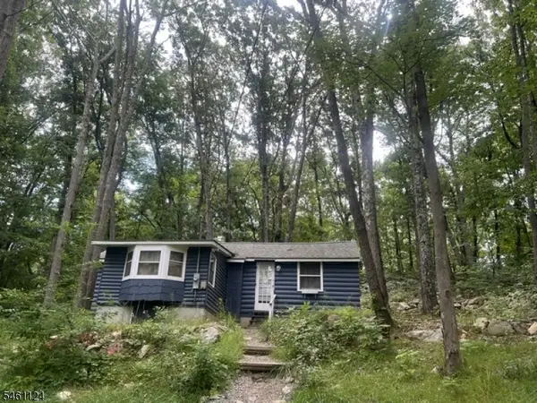 26 Cedar Ln, Vernon Twp., NJ 07461