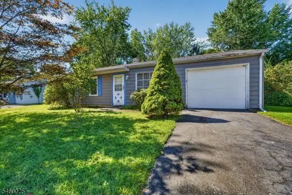 24 Presidential Dr, Washington Boro, NJ 07882