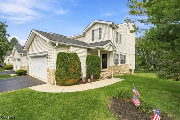 51 Lakeview Dr, Hamburg Boro, NJ 07419