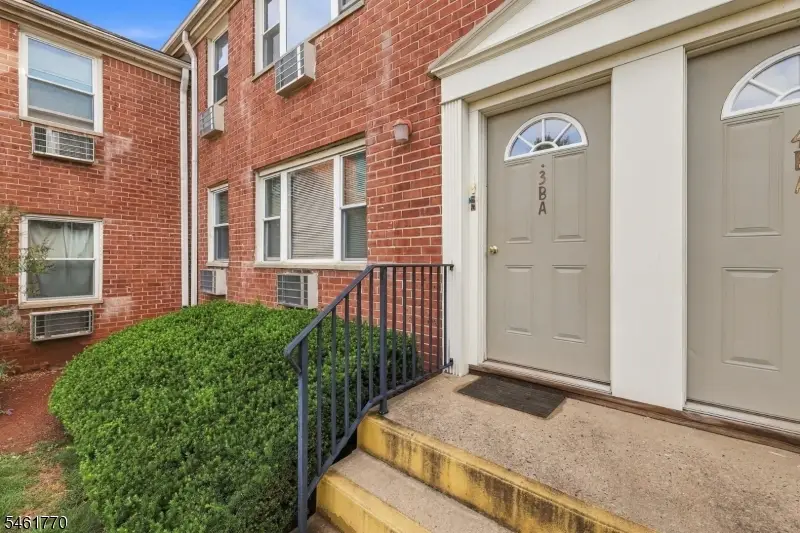 21 York Drive Apt 3b, Edison, NJ 08817 - #3