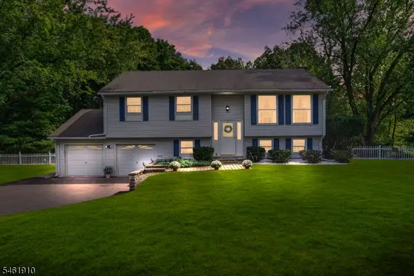 6 Redwood Dr, Clinton Twp., NJ 08809