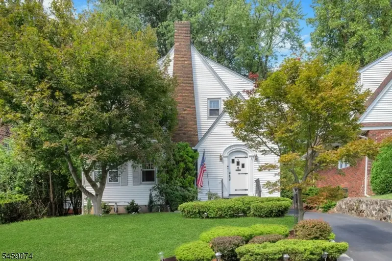 9 Sherwood Pl, Pleasantdale, NJ 07052 - #1