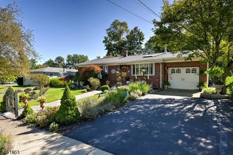 2 Armstrong Dr, Oak Ridge, NJ 07438 - #2