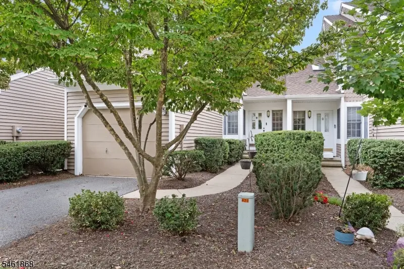 16 Stone Edge Rd, The Hills, NJ 07921 - #1
