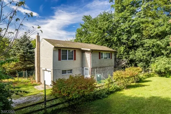 10 Pine Dr, Liberty Twp., NJ 07823