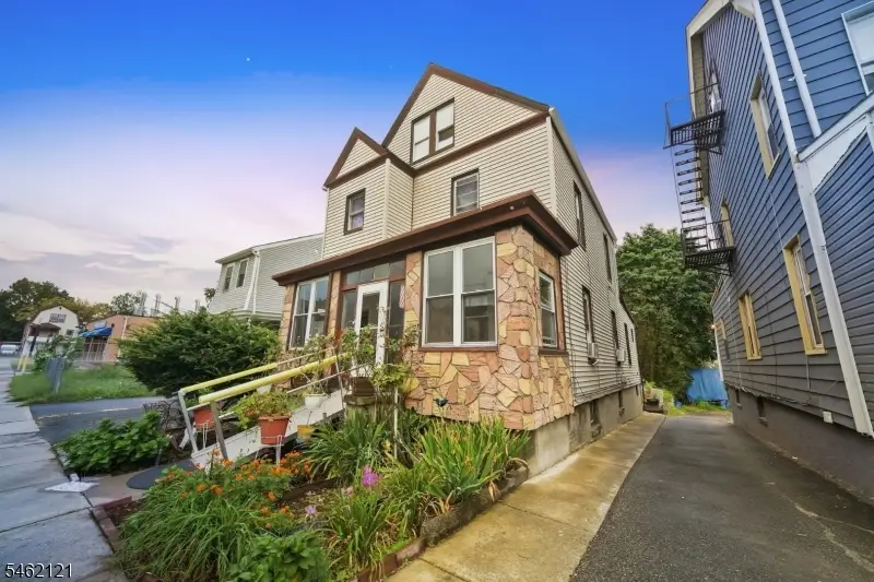 280 Lincoln St, East Orange, NJ 07017 - #1
