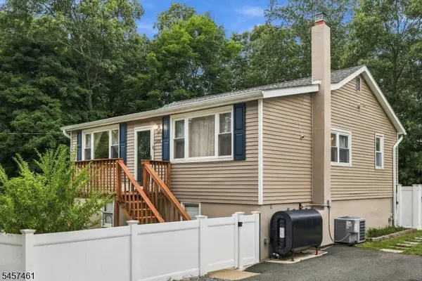 544 Brooklyn Mountain Rd, Hopatcong Boro, NJ 07843