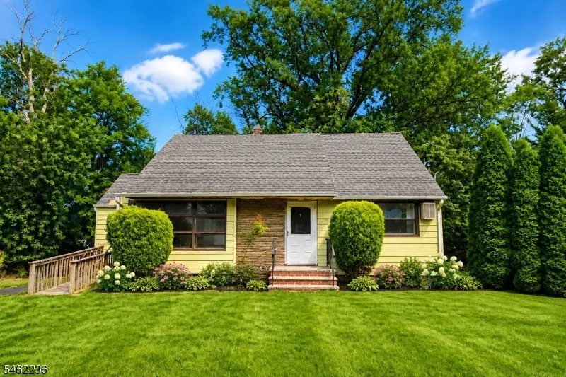 77 Independence Dr, Roselle, NJ 07203 - #2