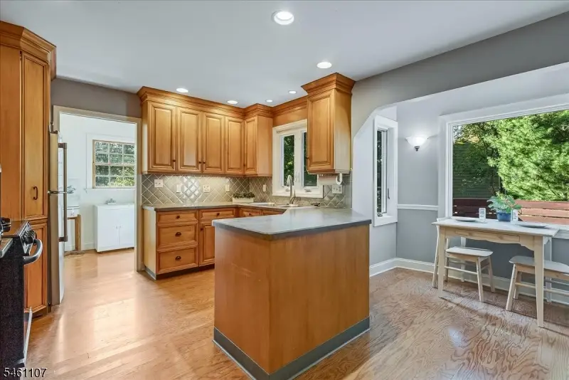 9 Canterbury Way, Morris, NJ 07960 - #3