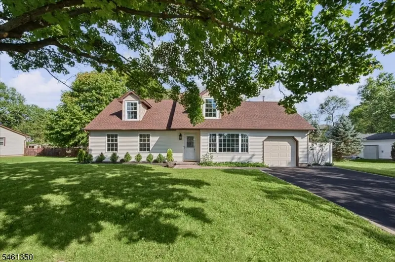 17 Londonderry Dr, Raritan, NJ 08822 - #1