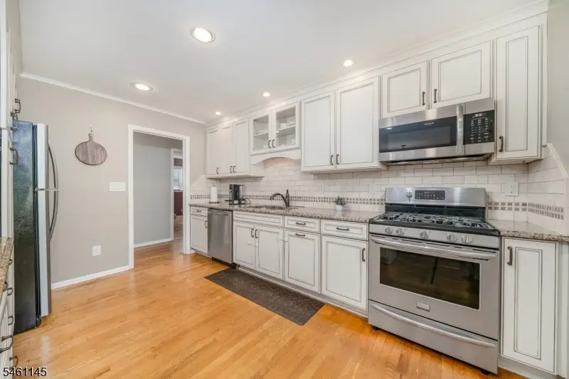 27 Fawn Cir, Berkeley Heights, NJ 07922 - #2