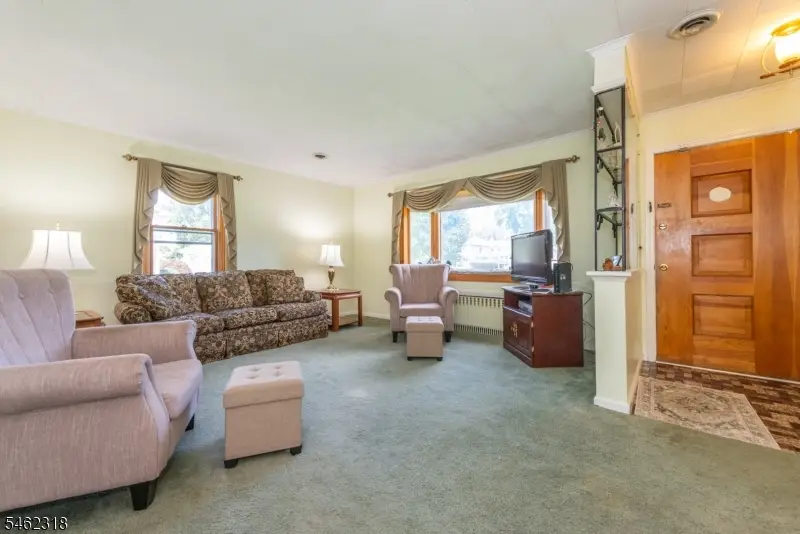 4 Sycamore Pl, Fairfield, NJ 07004 - #2