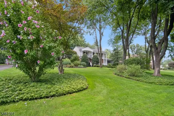32 Stratford Dr, Livingston Twp., NJ 07039