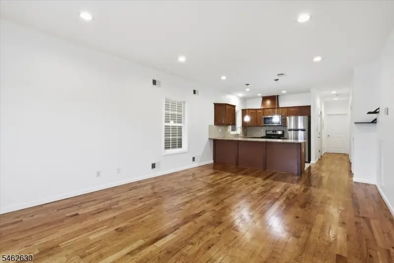 28 Davis St, Harrison, NJ 07029 - #3