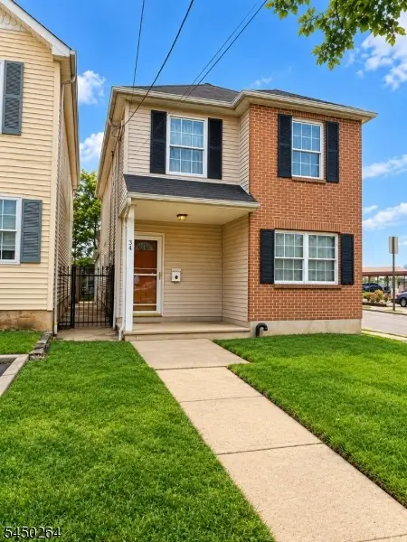 34 Roosevelt St, New Brunswick, NJ 08901 - #1