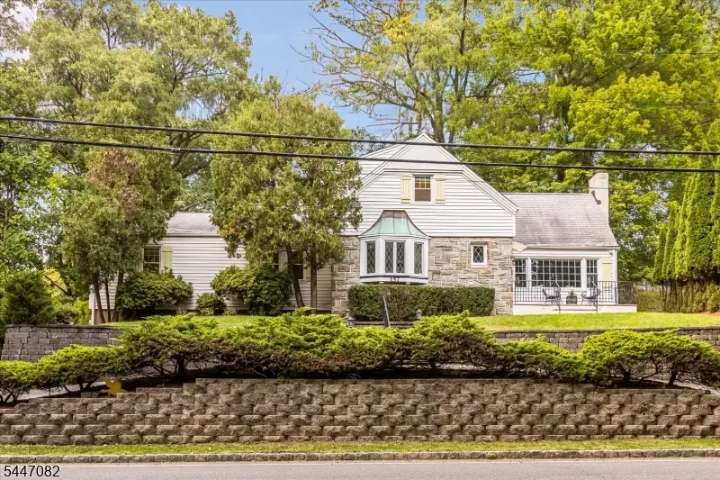 157 Laurel Ave, Livingston, NJ 07039 - #1