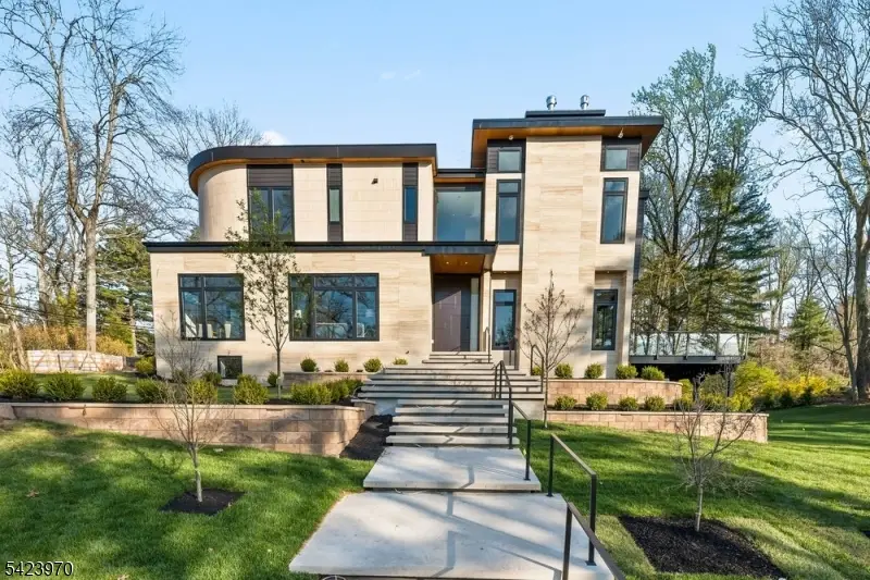 9 Far Brook Dr, Millburn, NJ 07078 - #1