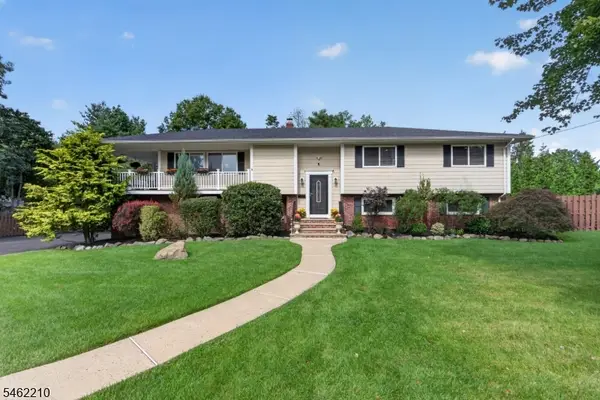 7 Crest Dr, East Hanover Twp., NJ 07936