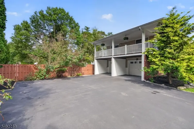 7 Crest Dr, East Hanover, NJ 07936 - #3