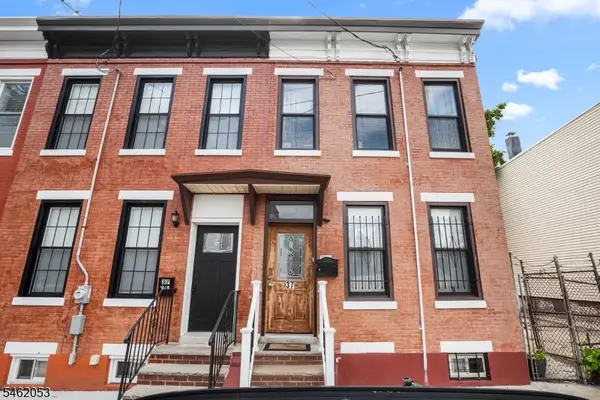 37 Emmet St, Newark City, NJ 07114