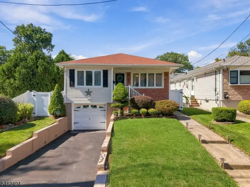 1446 Lambert St, Rahway, NJ 07065 - #2