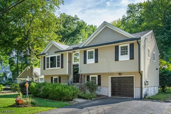 33 Lakeside Ave, Bloomingdale Boro, NJ 07403