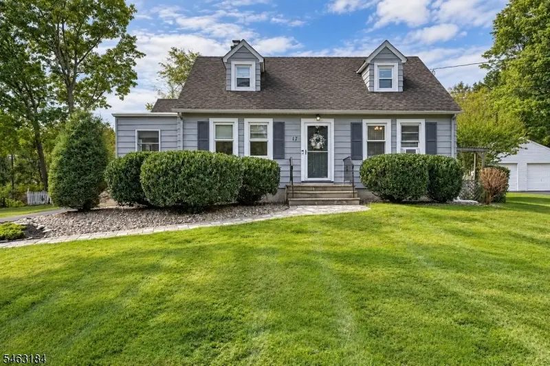 17 Charlotte Dr, Bradley Gardens, NJ 08807 - #1