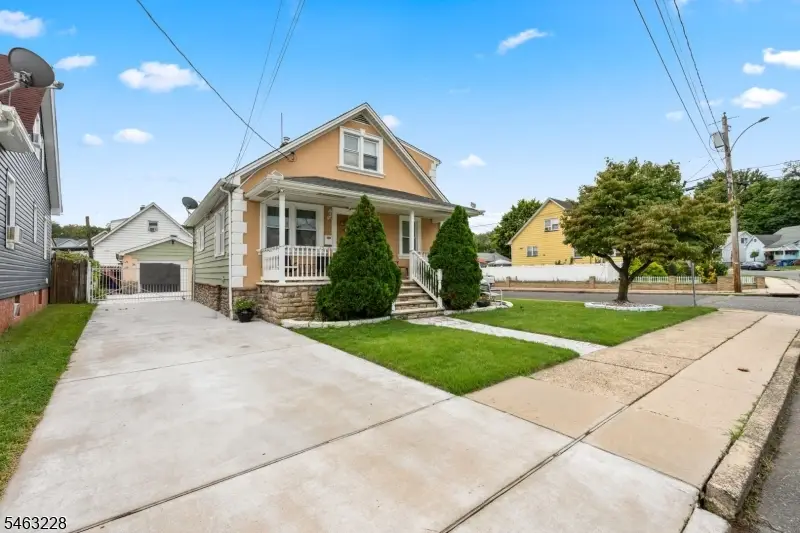18 W Grochowiak St, South River, NJ 08882 - #3