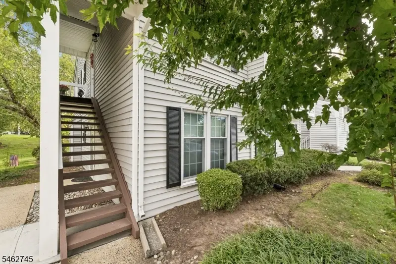 250 Nuthatch Ct, Readington, NJ 08887 - #2