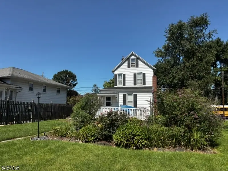 306 Aurora St, Delaware Park, NJ 08865 - #2
