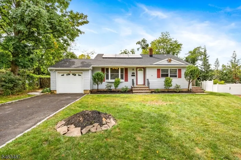 233 Henry Ct, North Plainfield, NJ 07060 - #1