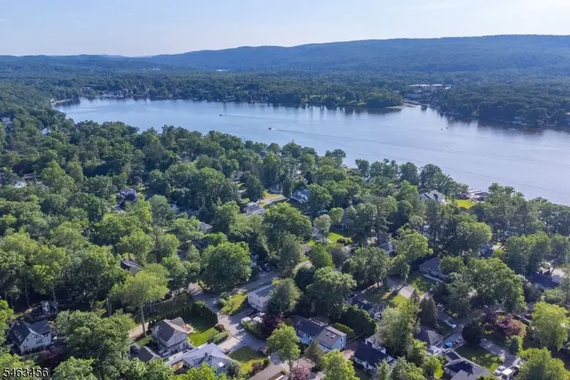 20 Wanaque Rd, Hewitt, NJ 07421 - #2