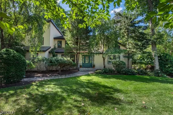 15 Mcdonough Pl, North Caldwell Boro, NJ 07006