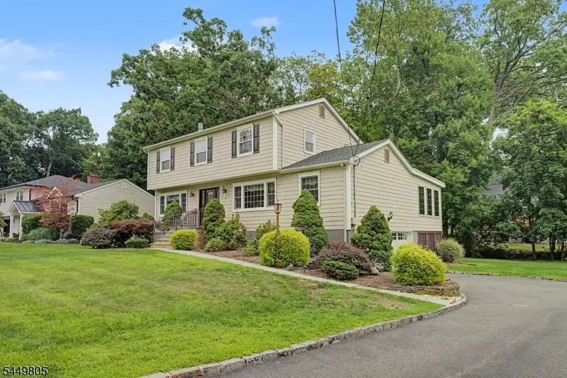 34 Cavell Pl, West Caldwell, NJ 07006 - #1