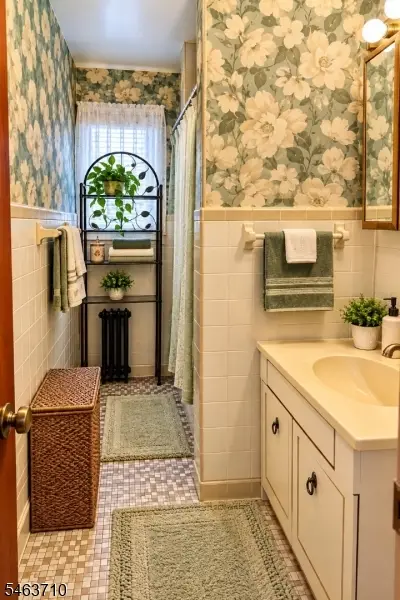 1040 E 26th St, Paterson, NJ 07513 - #3