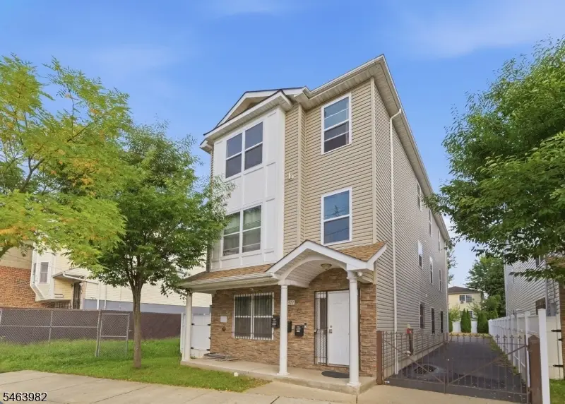 572 S 11th St, Newark, NJ 07103 - #1